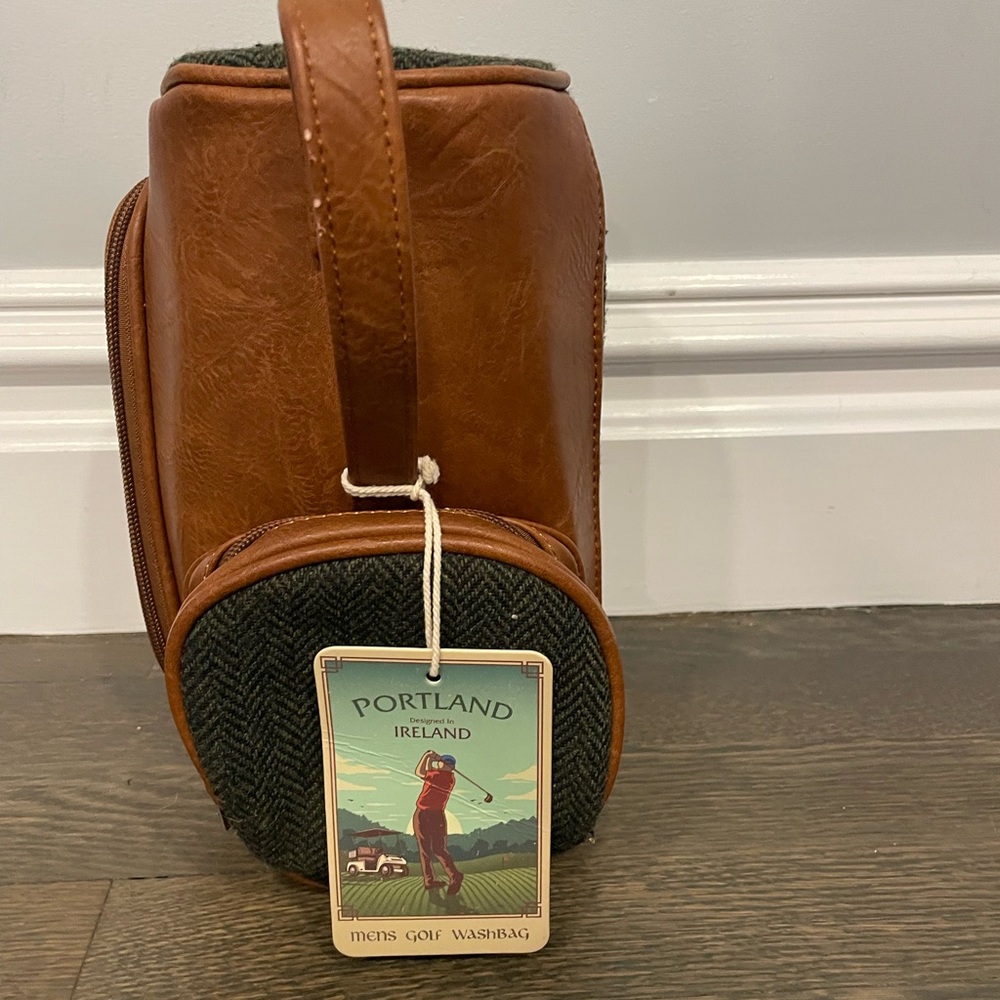 NWT- mini golf bag toiletry/dop kit